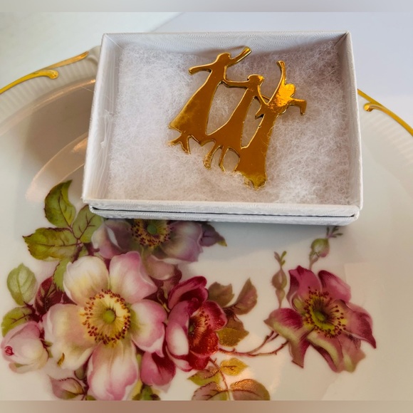 PAT V BROOCH,Three Sisters Dancing Ladies “The Celebration Of Women” Artist Sign - Picture 7 of 11